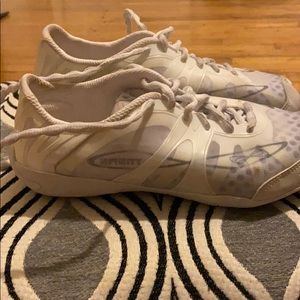 Nfinity vengeance cheer shoes